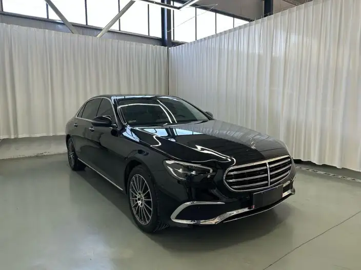Mercedes-Benz E-Class 2023 Model E 260 L sedan – фото 3