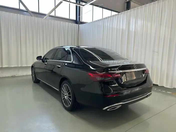 Mercedes-Benz E-Class 2023 Model E 260 L sedan – фото 4