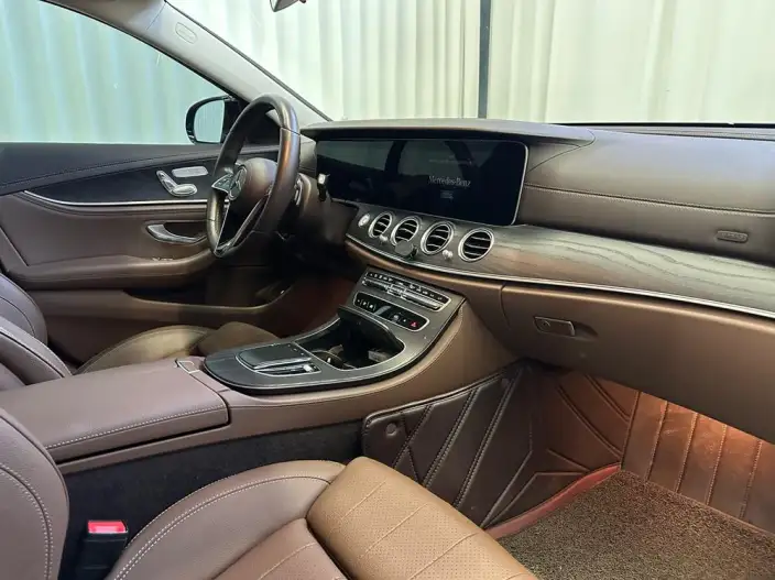 Mercedes-Benz E-Class 2023 Model E 260 L sedan – фото 9
