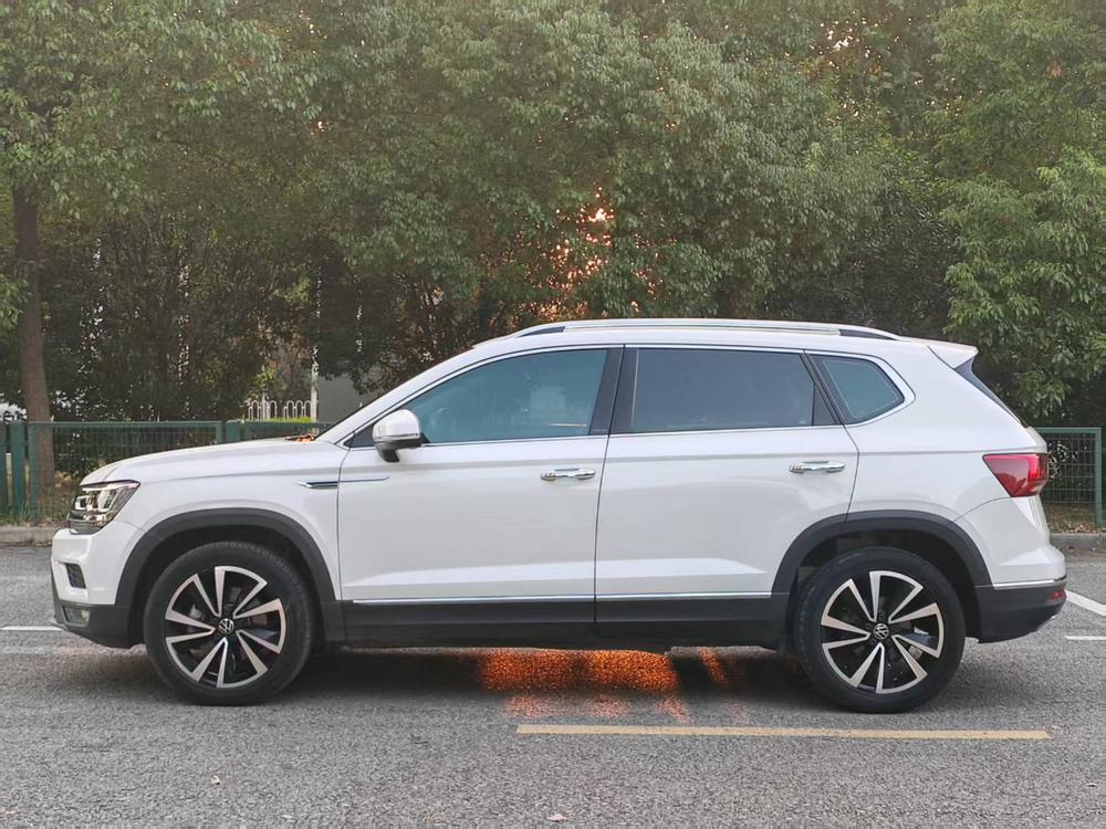 Volkswagen Tharu 2022 330TSI 4WD Luxury – фото 4
