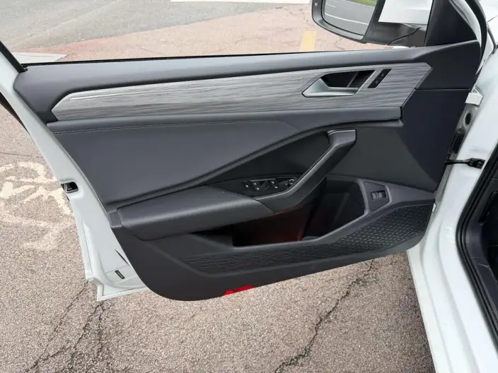 Volkswagen Sagitar 2023 Model 300TSI DSG Beyond Edition – фото 6