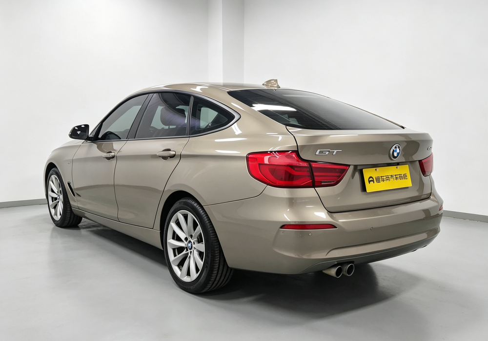 BMW 3 Series GT 2018 320i Fashion – фото 5