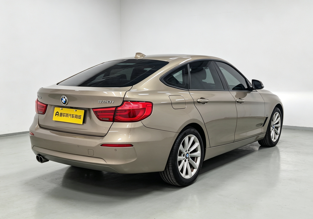 BMW 3 Series GT 2018 320i Fashion – фото 7