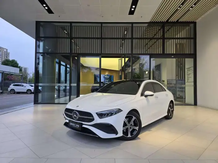 Mercedes-Benz A-class 2023 Model A 200 L Sports sedan Fashion Edition – фото 1