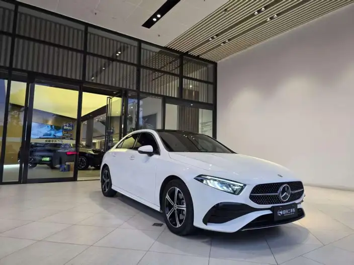 Mercedes-Benz A-class 2023 Model A 200 L Sports sedan Fashion Edition – фото 3