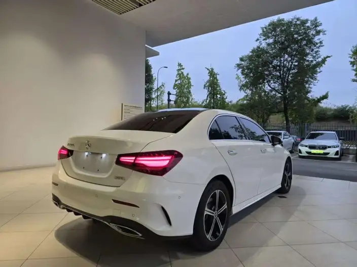 Mercedes-Benz A-class 2023 Model A 200 L Sports sedan Fashion Edition – фото 7