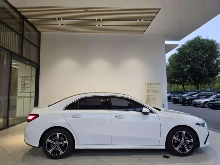 Mercedes-Benz A-class 2023 Model A 200 L Sports sedan Fashion Edition – фото 8