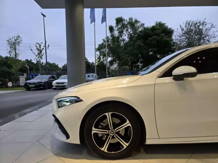 Mercedes-Benz A-class 2023 Model A 200 L Sports sedan Fashion Edition – фото 10