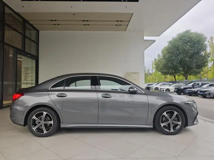 Mercedes-Benz A-class 2023 Model A 200 L Sports sedan Fashion Edition – фото 7