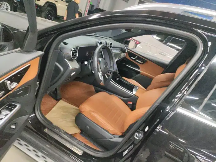 Mercedes-Benz GLC 2023 Model Facelift GLC 260 L 4MATIC Dynamic Model 7 seat – фото 7