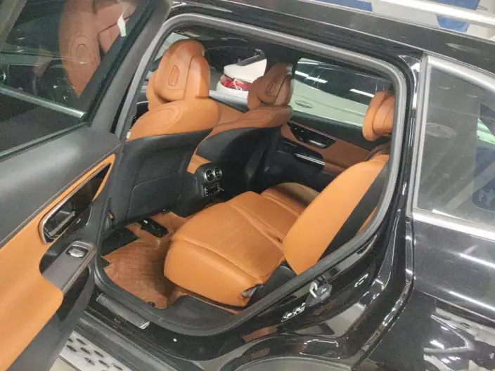 Mercedes-Benz GLC 2023 Model Facelift GLC 260 L 4MATIC Dynamic Model 7 seat – фото 8