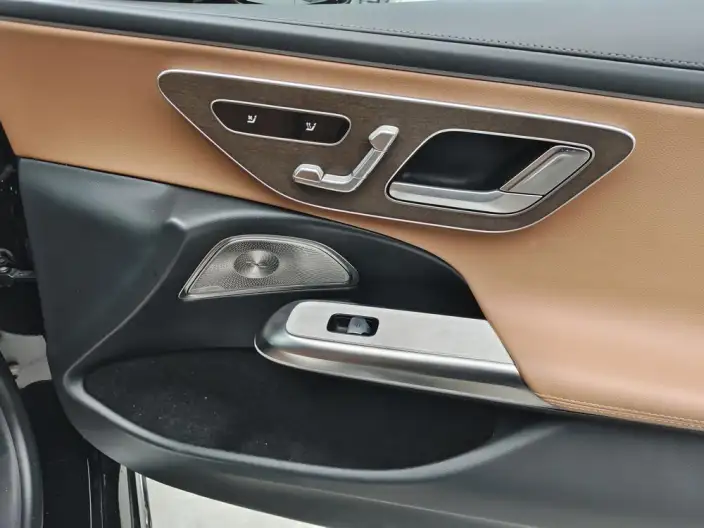 Mercedes-Benz E-Class 2024 Model E 300 L Luxury Model sedan – фото 6
