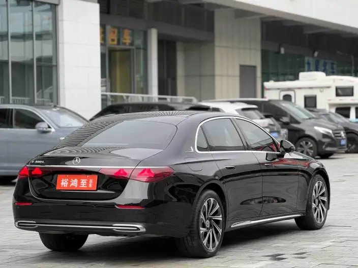 Mercedes-Benz E-Class 2024 Model E 300 L Luxury Model sedan – фото 6