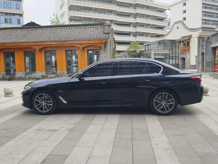 BMW 5 Series PHEV 2022 Model Facelift 535Le Pioneer Edition M Sports Set – фото 4
