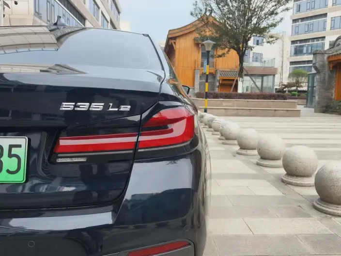BMW 5 Series PHEV 2022 Model Facelift 535Le Pioneer Edition M Sports Set – фото 8