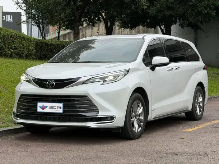 Toyota Sienna 2024 Model Hybrid 2.5L 4WD Premium Edition – фото 1