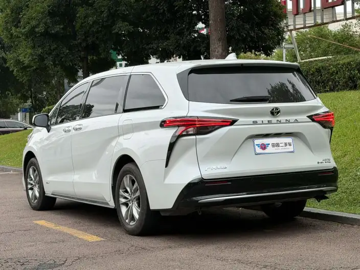 Toyota Sienna 2024 Model Hybrid 2.5L 4WD Premium Edition – фото 4