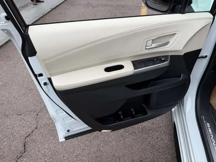 Toyota Sienna 2024 Model Hybrid 2.5L 4WD Premium Edition – фото 7