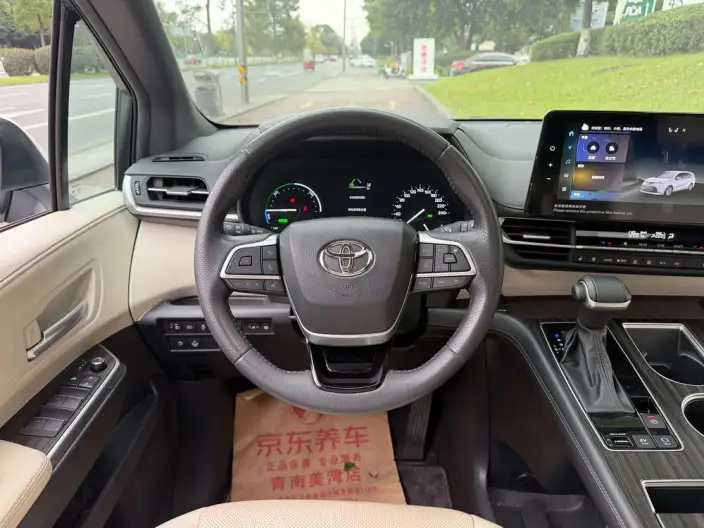 Toyota Sienna 2024 Model Hybrid 2.5L 4WD Premium Edition – фото 9