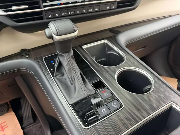 Toyota Sienna 2024 Model Hybrid 2.5L 4WD Premium Edition – фото 10