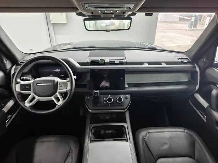 Land Rover Defender 2023 Model 90 3.0T P400 XS – фото 9