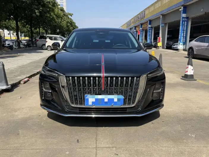 Hongqi H5 2025 Model 2.0T Automatic Flag Enjoy Edition