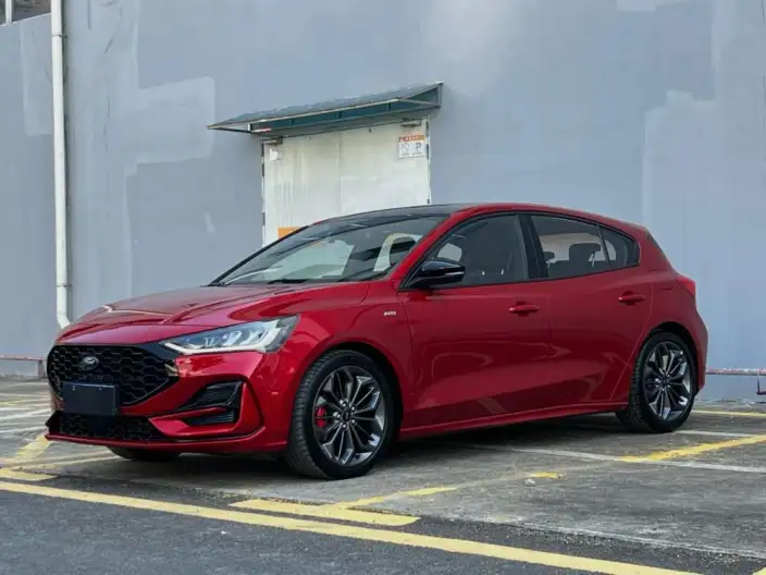 Ford Focus 2022 Model Hatchback EcoBoost 180 Automatic ST Line – фото 1