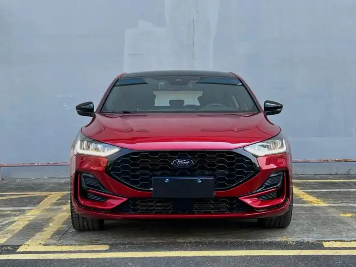 Ford Focus 2022 Model Hatchback EcoBoost 180 Automatic ST Line – фото 2