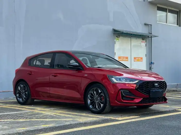 Ford Focus 2022 Model Hatchback EcoBoost 180 Automatic ST Line – фото 3