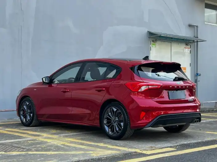 Ford Focus 2022 Model Hatchback EcoBoost 180 Automatic ST Line – фото 5