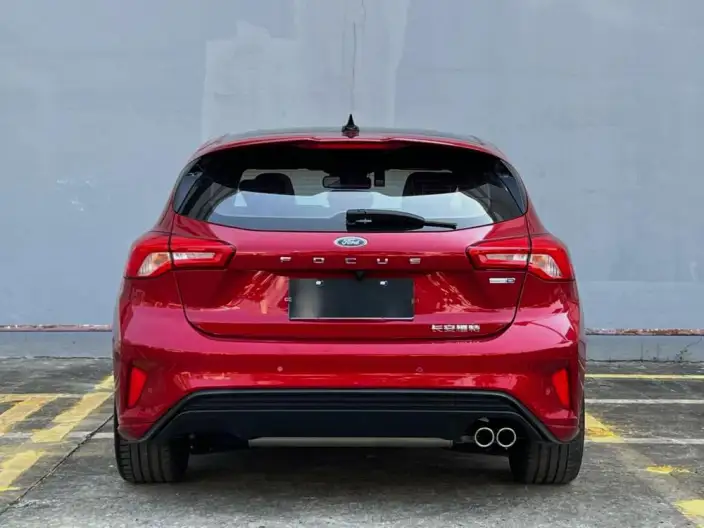 Ford Focus 2022 Model Hatchback EcoBoost 180 Automatic ST Line – фото 6