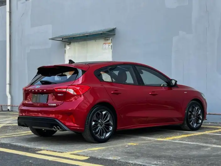 Ford Focus 2022 Model Hatchback EcoBoost 180 Automatic ST Line – фото 7