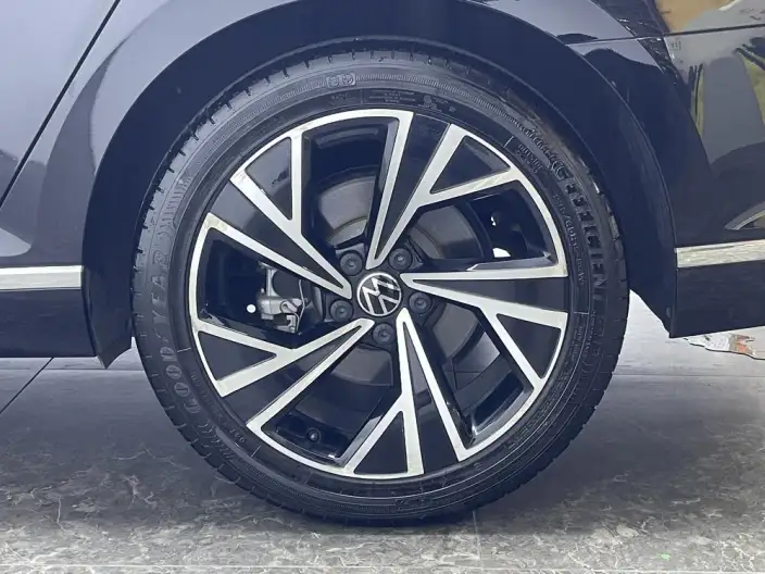 Volkswagen Magotan 2020 Model 330TSI DSG Luxury Model – фото 9