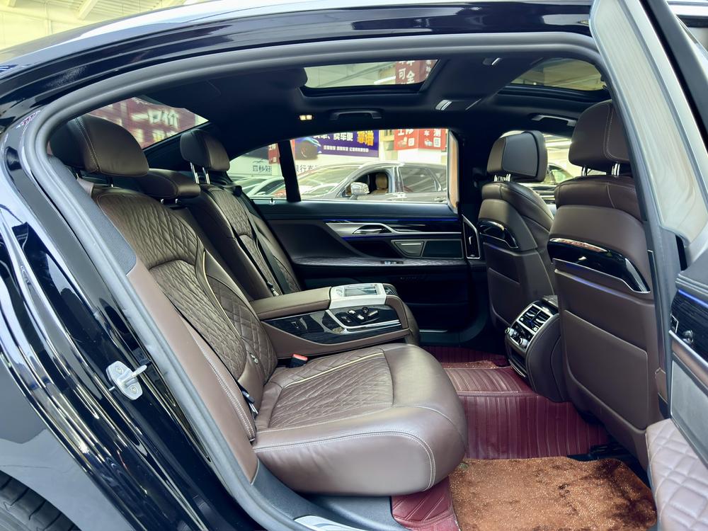 BMW 7 Series Модель 2019 года 740Li Leading M Sports Set – фото 7