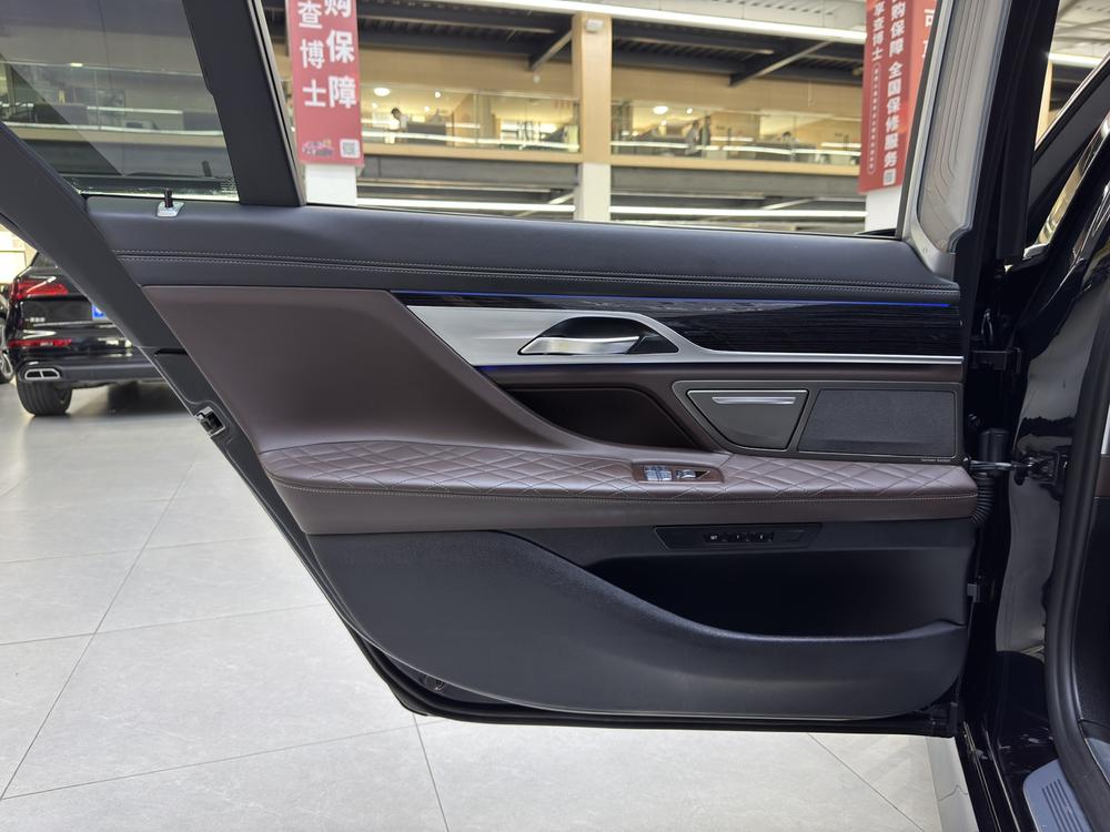 BMW 7 Series Модель 2019 года 740Li Leading M Sports Set – фото 9