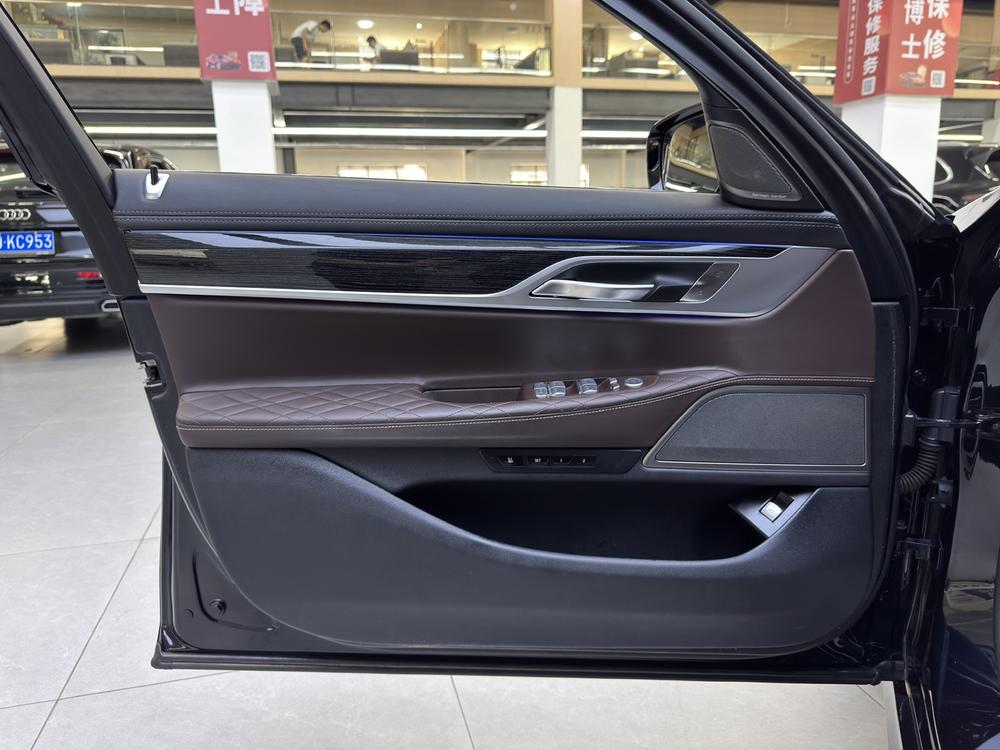 BMW 7 Series Модель 2019 года 740Li Leading M Sports Set – фото 10