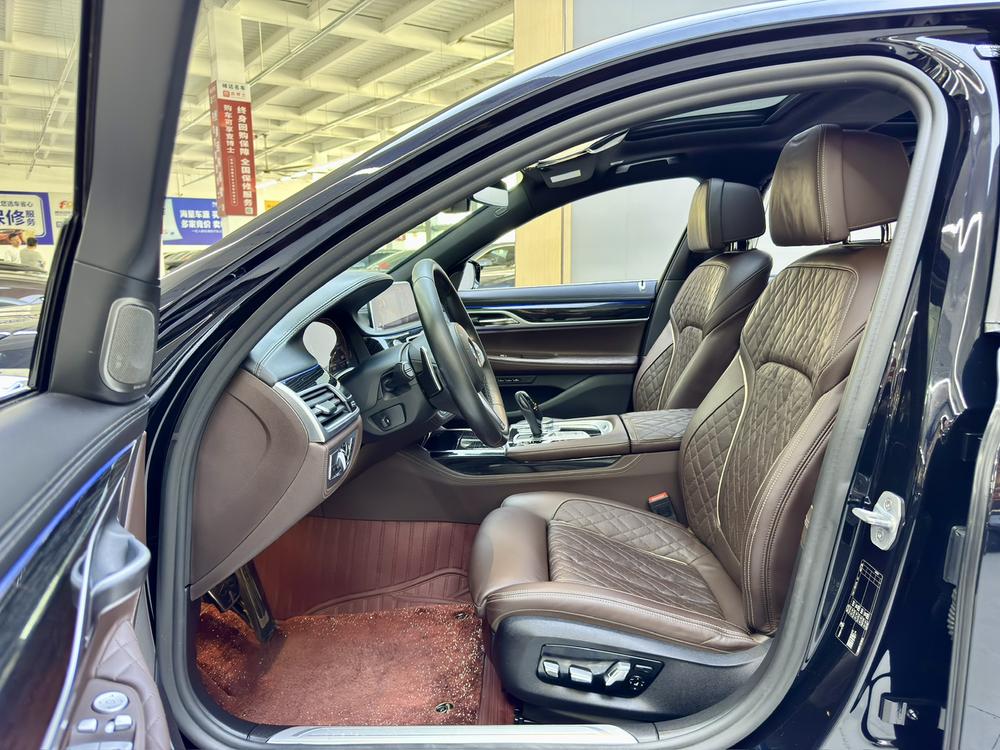 BMW 7 Series Модель 2019 года 740Li Leading M Sports Set – фото 14