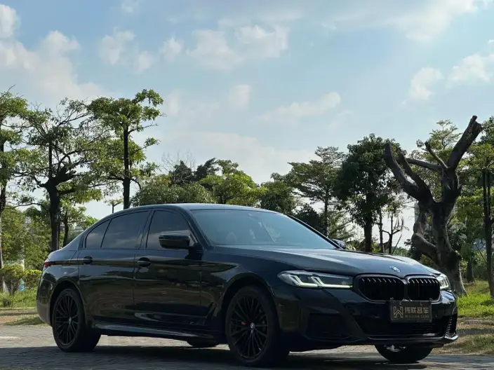 BMW 5 Series 2022 Model 530Li Leading Model M Sports Set – фото 3