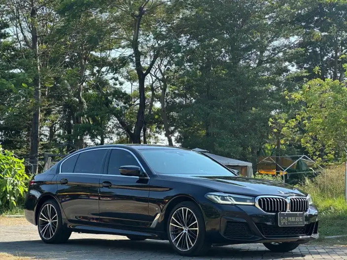 BMW 5 Series 2022 Model 530Li Leading Model M Sports Set – фото 3