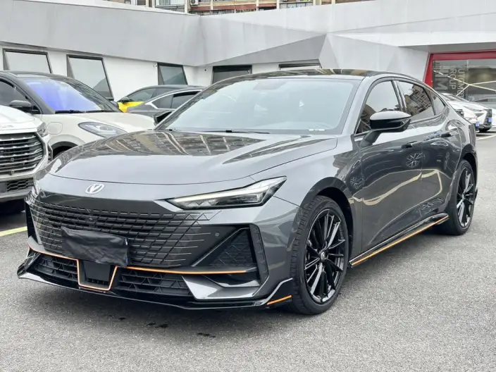 Changan UNI-V 2022 Model 1.5T Sports Edition – фото 1