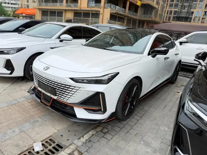 Changan UNI-V 2022 Model 1.5T Sports Edition – фото 1
