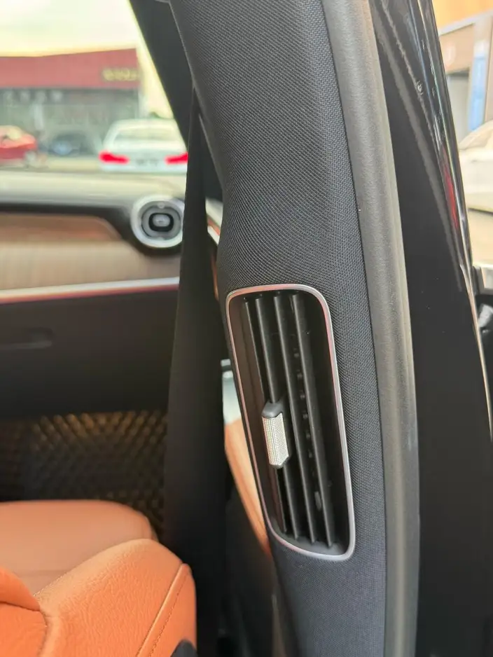 Mercedes-Benz GLC 2023 Model Facelift GLC 300 L 4MATIC Dynamic Model 7 seat – фото 7