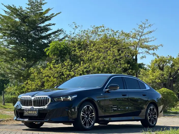 BMW 5 Series 2025 Model 530Li Leading Model M Sports Set – фото 1