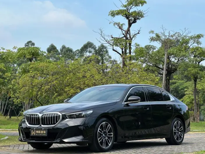 BMW 5 Series 2026 Model 530Li Leading Model M Sports Set – фото 1