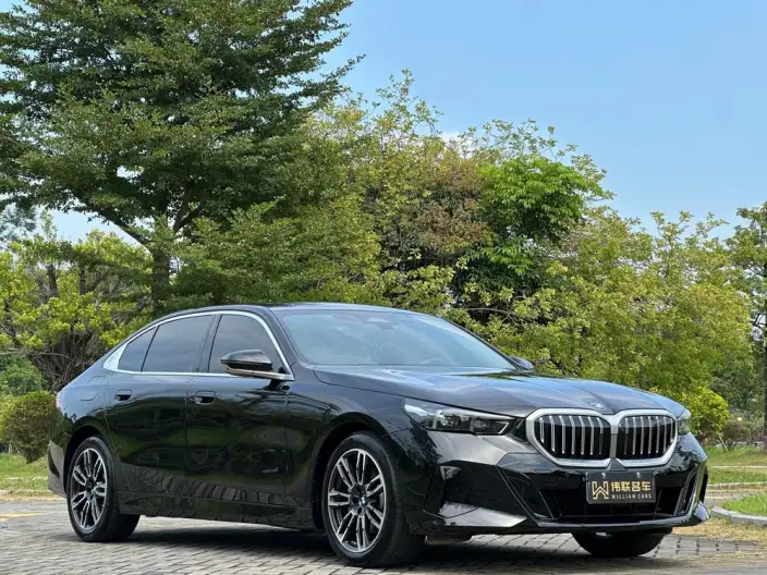 BMW 5 Series 2026 Model 530Li Leading Model M Sports Set – фото 3