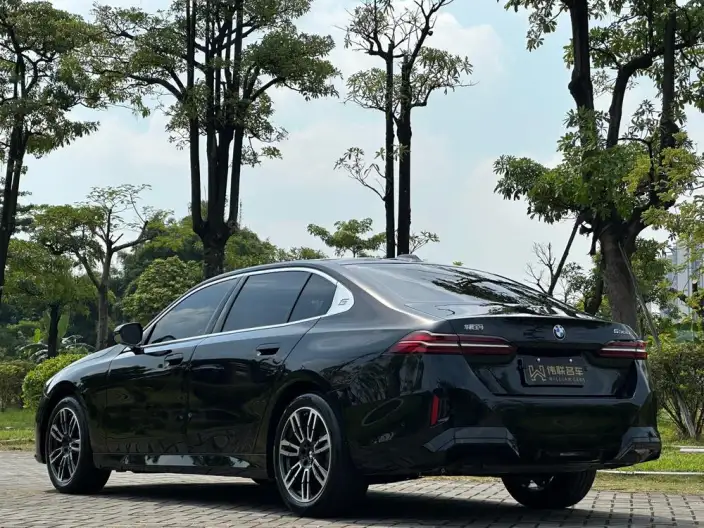 BMW 5 Series 2026 Model 530Li Leading Model M Sports Set – фото 4