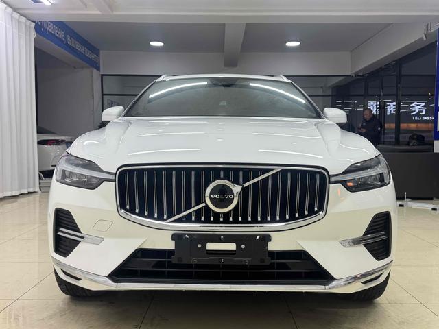 Volvo XC60 2022 B5 4WD Smart Luxury – фото 2