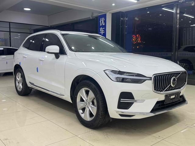 Volvo XC60 2022 B5 4WD Smart Luxury – фото 3