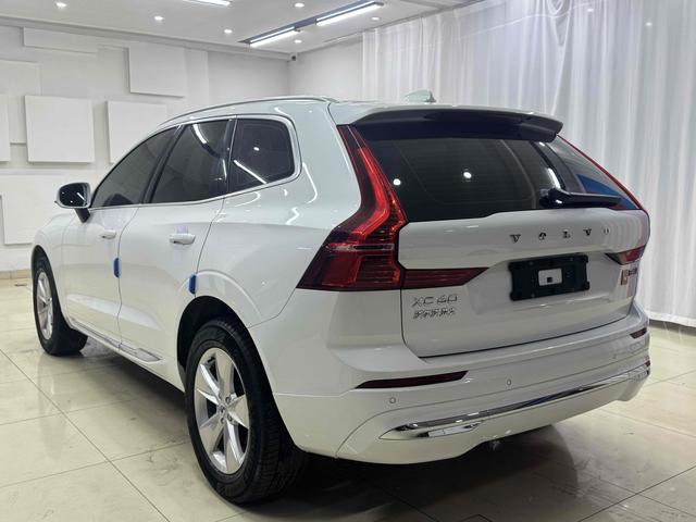 Volvo XC60 2022 B5 4WD Smart Luxury – фото 4