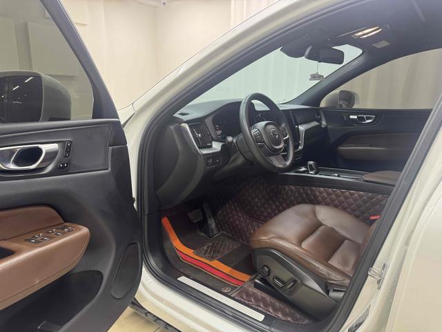Volvo XC60 2022 B5 4WD Smart Luxury – фото 7